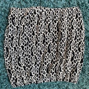 Lace pattern black and white bubble tube top